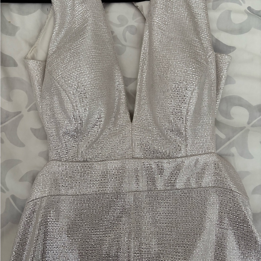 Aidan Mattox White Cream Sheath Dress Plunge Neckline Sleeveless